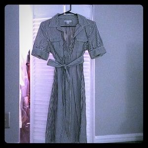 Banana Republic Gray and White Shirt dress w/ belt