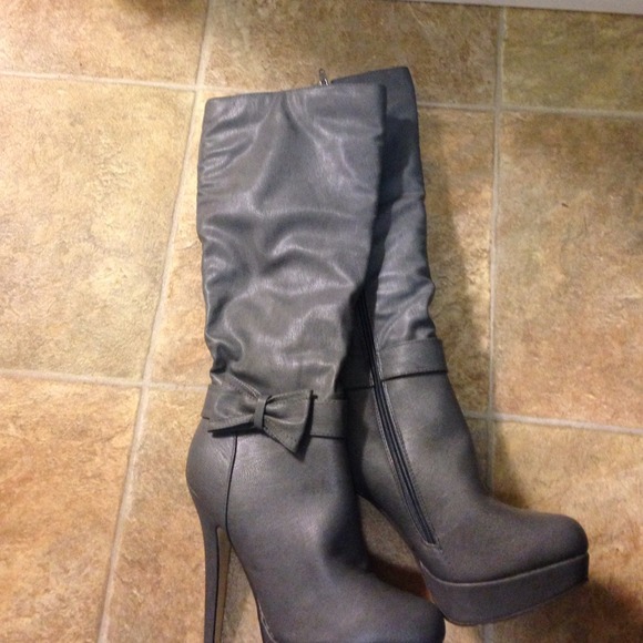Grey heel boots - Picture 2 of 4