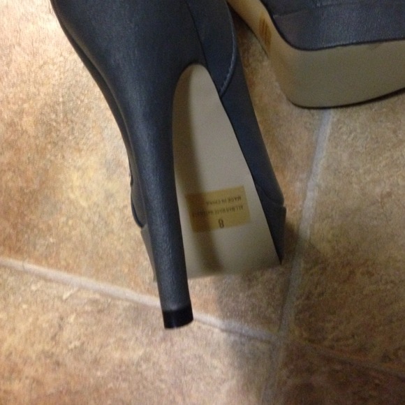 Grey heel boots - Picture 4 of 4