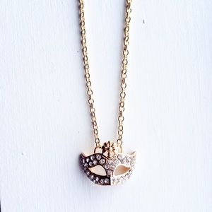 Golden diamonds look mask shape necklace