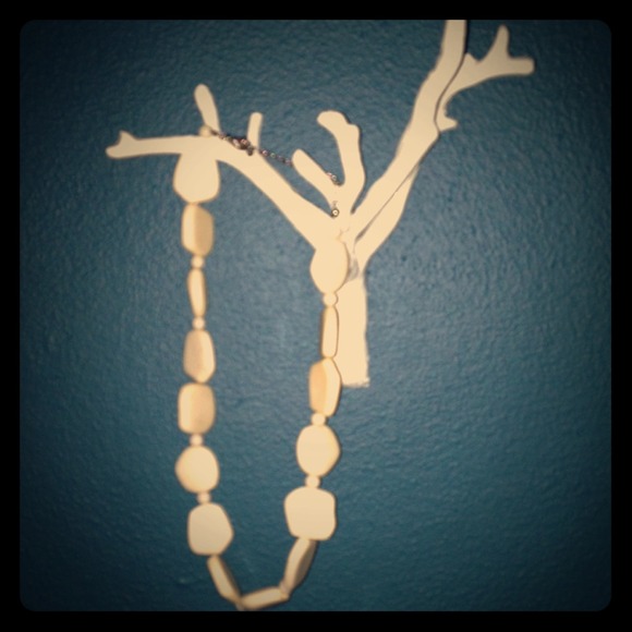 cream beaded necklace