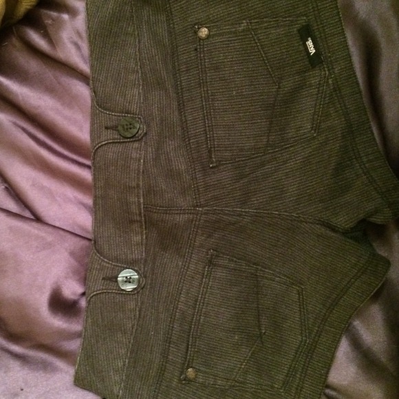 Like new vans short shorts - Picture 3 of 3