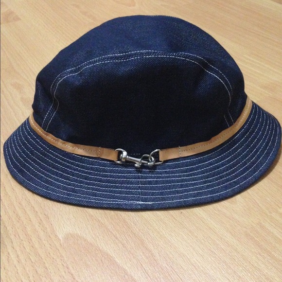 Authentic Coach denim bucket hat with leather trim - Picture 2 of 4