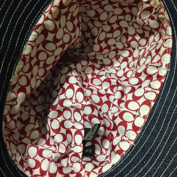 Authentic Coach denim bucket hat with leather trim - Picture 3 of 4