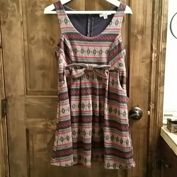 Sleeveless short blue grey and red dress