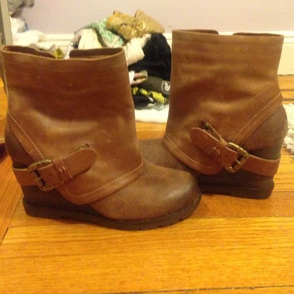 BRAND NEW - brown wedge boots