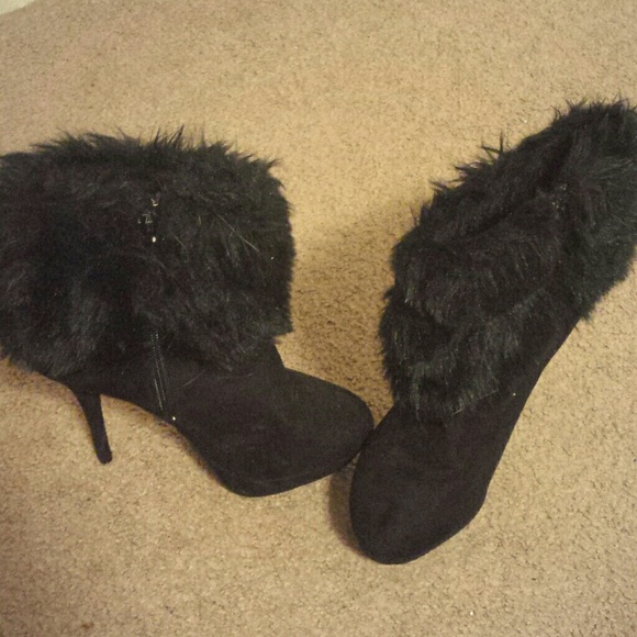 Fur boots - Picture 1 of 2