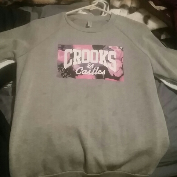 Crewneck - Picture 1 of 2