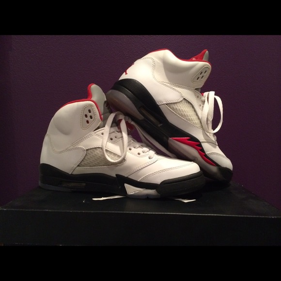 Authentic Air Jordan Retro 5 Fire Red's (6.5Y)