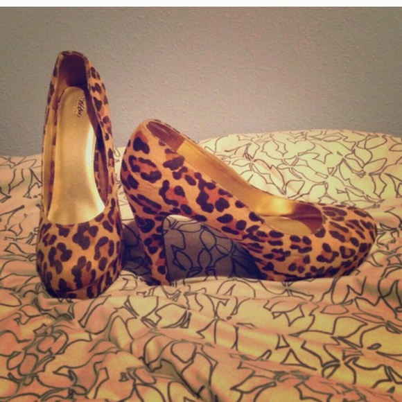 Cheetah pumps/heels