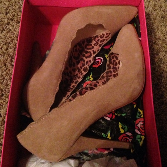 Never Worn Tan Betsey Johnson Heels