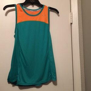 Nike dri -fit sleeveless top
