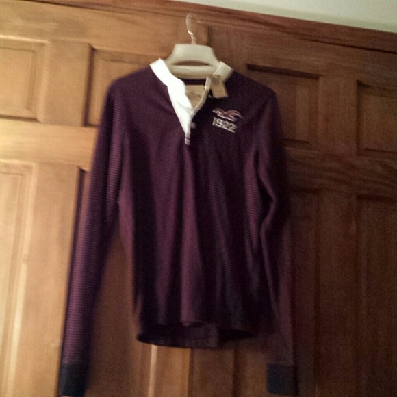 Hollister men long shelve shirt.