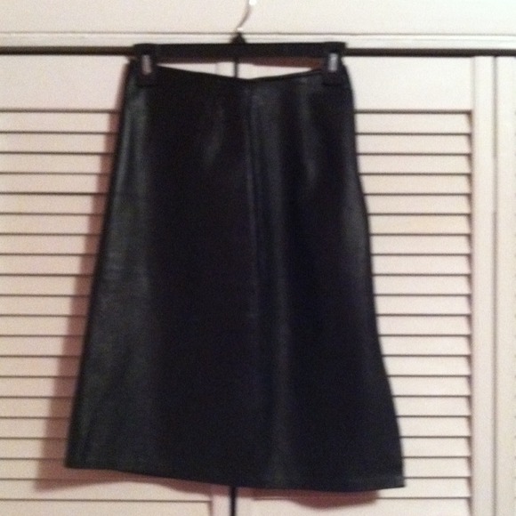 Moda Int'l black leather skirt