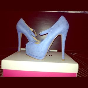 Periwinkle pumps