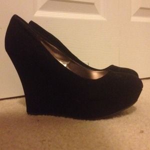 Cute black wedges never worn