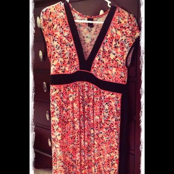 Adorable Dress by Wrapper with Tie Back Waist! - Picture 1 of 4