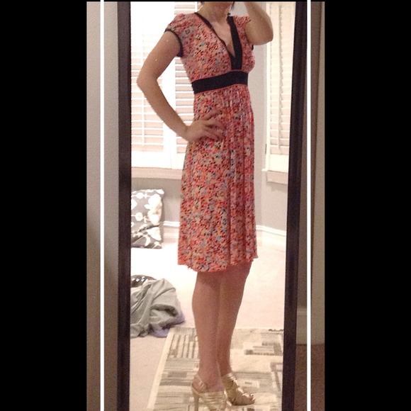 Adorable Dress by Wrapper with Tie Back Waist! - Picture 2 of 4