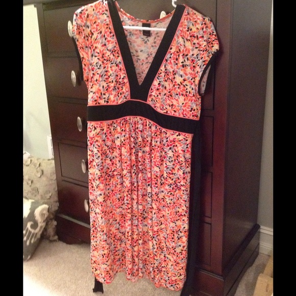 Adorable Dress by Wrapper with Tie Back Waist! - Picture 4 of 4
