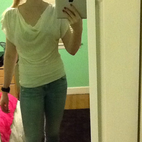 Cute white sleeve/ no sleeve top - Picture 1 of 4