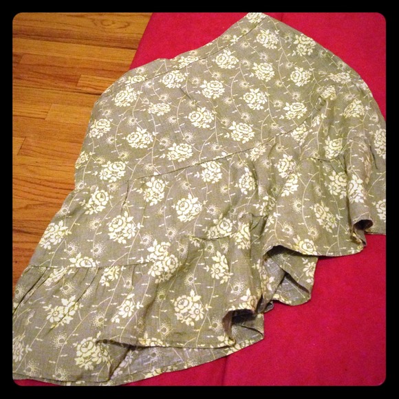 Floral Gap Skirt $$$$ Affordable 😊