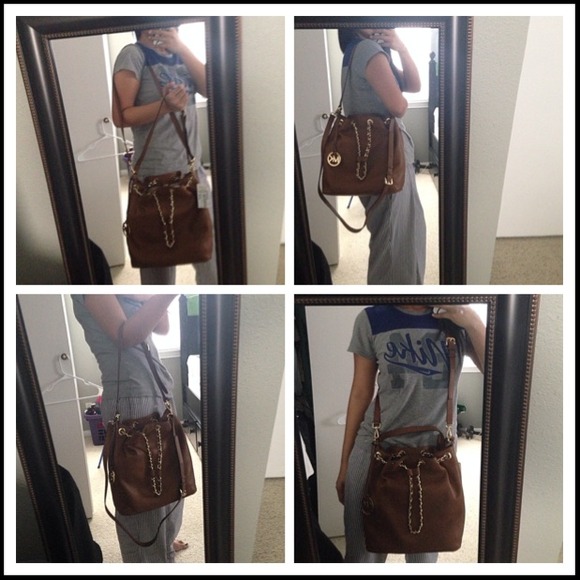 😍BNWT MICHAEL KORS LARGE FRANKIE DRAWSTRING BAG😍 - Picture 4 of 4