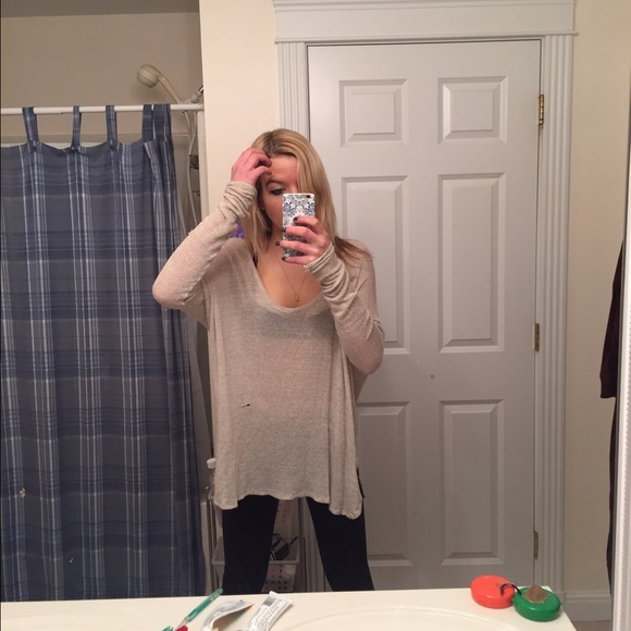 Brandy Melville knit sweater - Picture 4 of 4