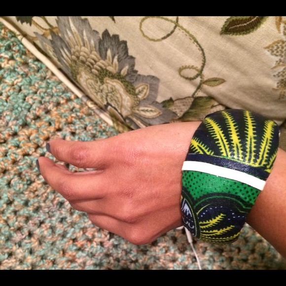 Fun & Cool Bangle! - Picture 2 of 4
