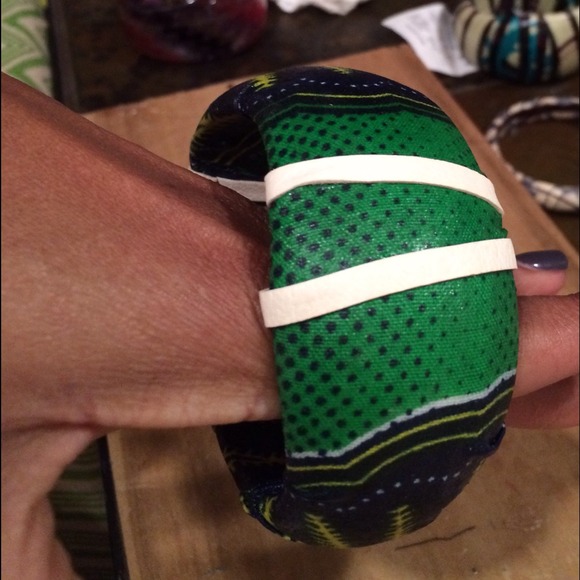 Fun & Cool Bangle! - Picture 3 of 4