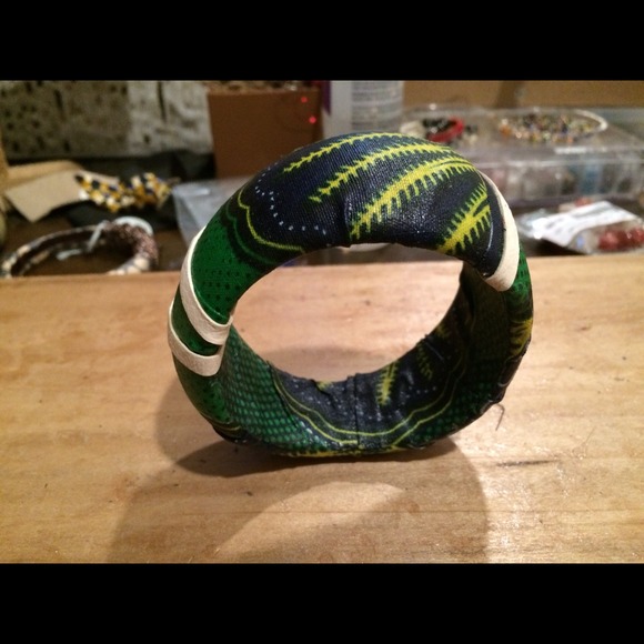 Fun & Cool Bangle! - Picture 4 of 4