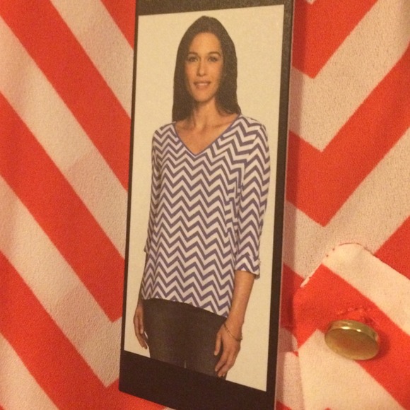 SOLD in bundle - Chevron Coral Blouse - Picture 4 of 4