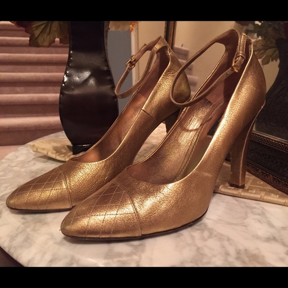 *SOLD* Louis Vuitton Metallic Gold Pumps 39