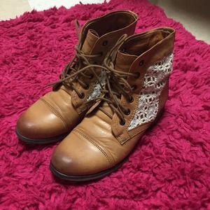 ($32)Steve Madden Thundr-C Boots