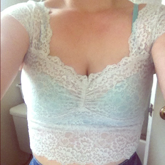 💛Darling A&F White Lace Crop Top!💛