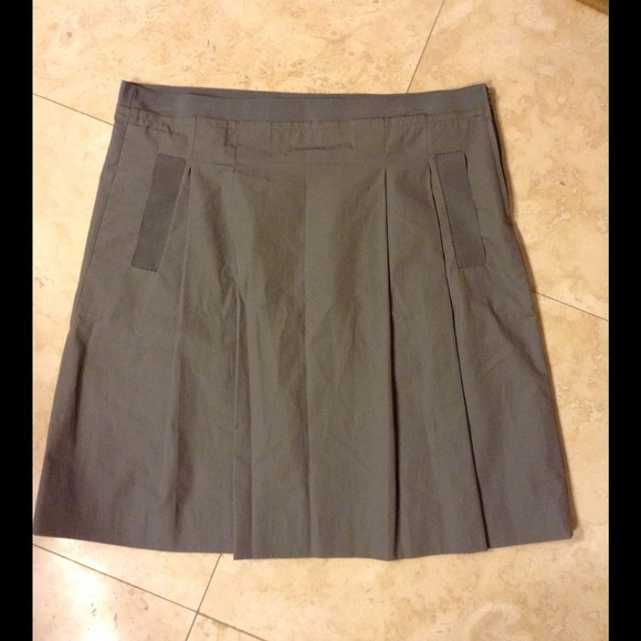 J. Crew Dresses & Skirts - Gray pleated Skirt LIKE NEW