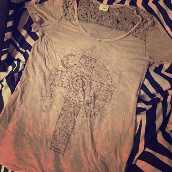 ⛔️sold!⛔️Daytrip shirt