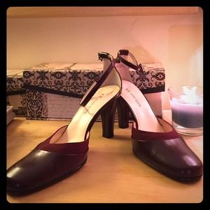 Bordeaux Colored Ankle Strap Heals!! ⭐️⭐️