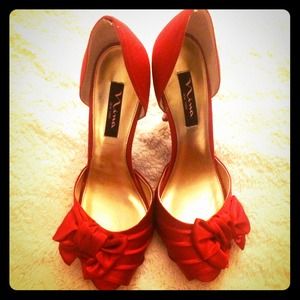 Nina red bow peep toe heels