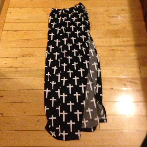 Long, stretch crosses skirt with sexy slit! - Picture 1 of 2