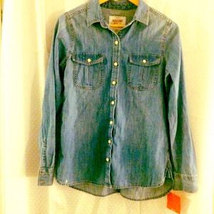 The perfect denim shirt.
