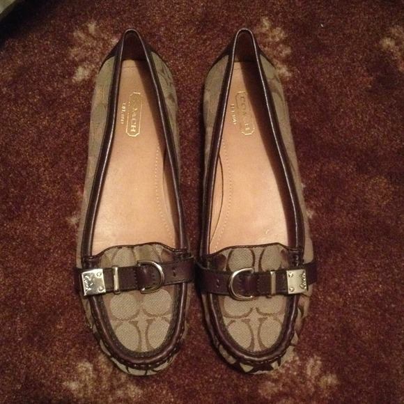 100% authentic coach flats