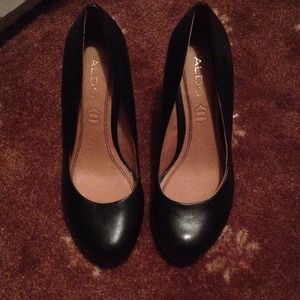 Black Aldo pump