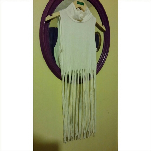 🔴SOLD Crop Top with Fringes - Picture 2 of 4