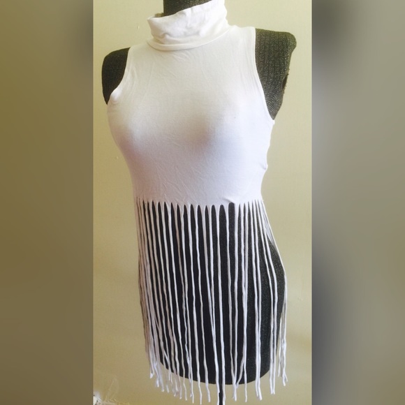 🔴SOLD Crop Top with Fringes - Picture 4 of 4