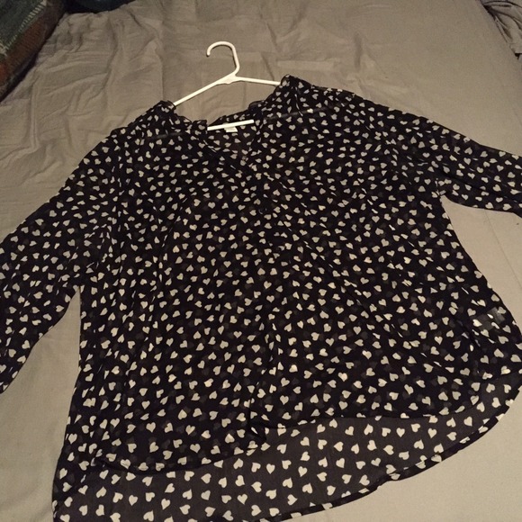 Black and white heart Old Navy heart top