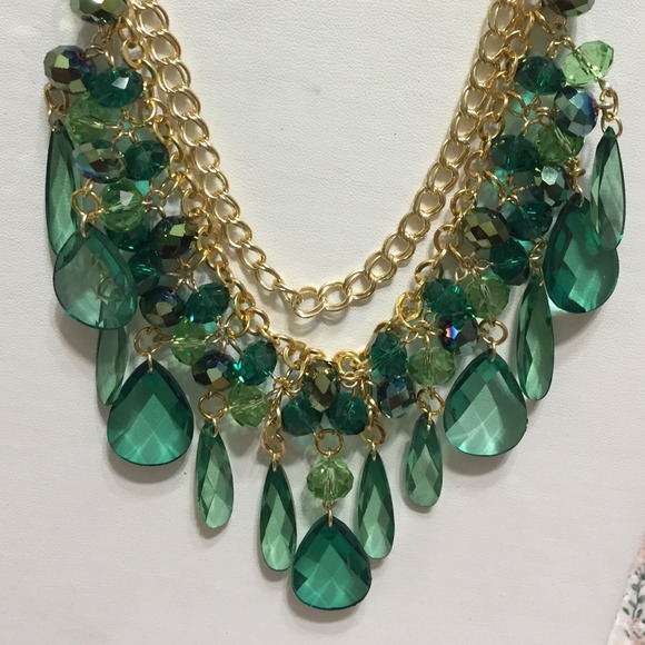 Awesome Green Necklace - Picture 2 of 4