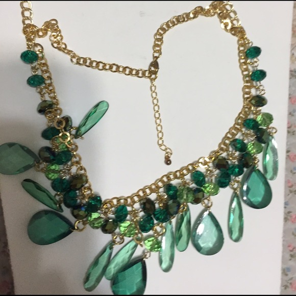 Awesome Green Necklace - Picture 3 of 4