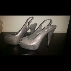 Beautiful Jennifer Lopez peep toe stilettos