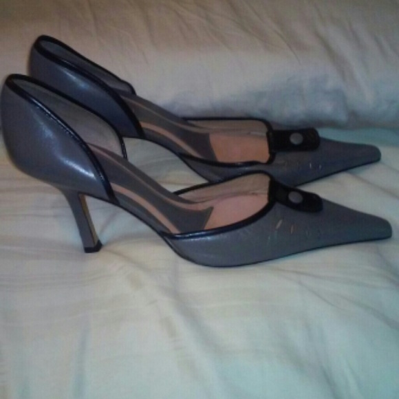 Size 9 Gray shoes.