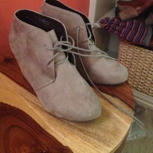 Mossimo brand Sz 9 wedge booties